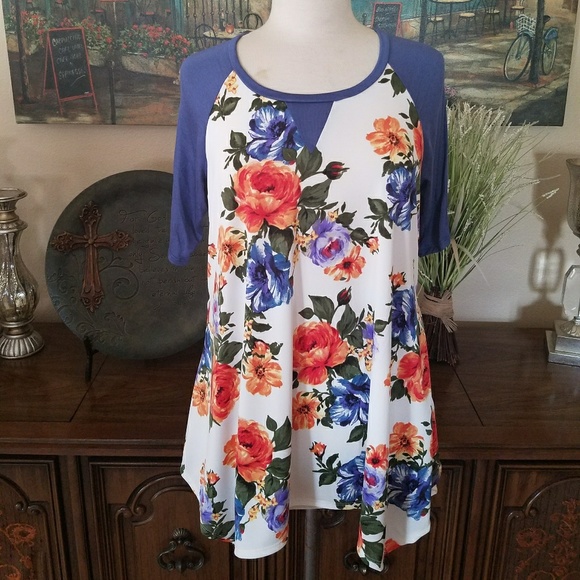 Floral shark bite top - Picture 1 of 1